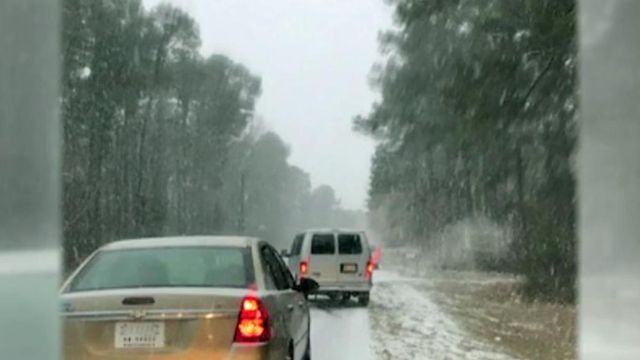  Snow strands dozens of drivers in Moore County