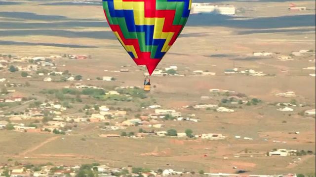 Raw: Hot air balloons soar at New Mexico festival