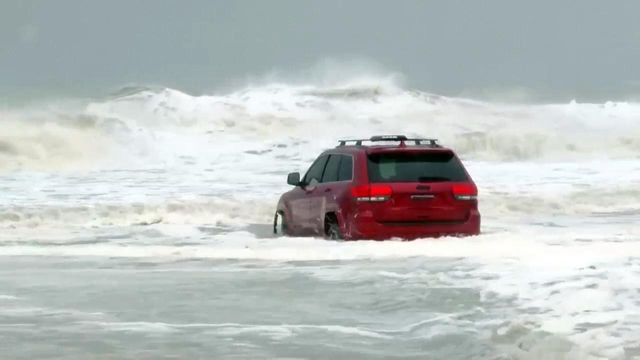 Raw: Jeep, once stuck in surf, pulled from Myrtle Beach