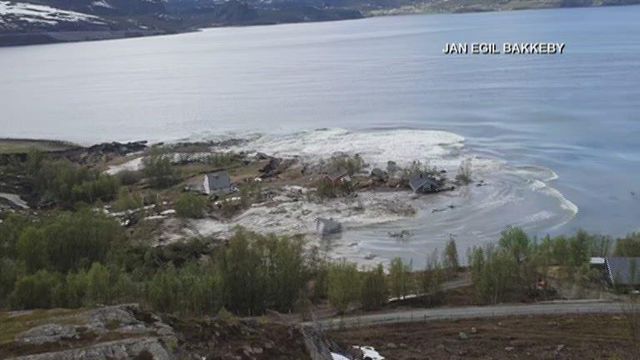 Caught on camera: A half-mile long landslide in Norway, buildings collapse 