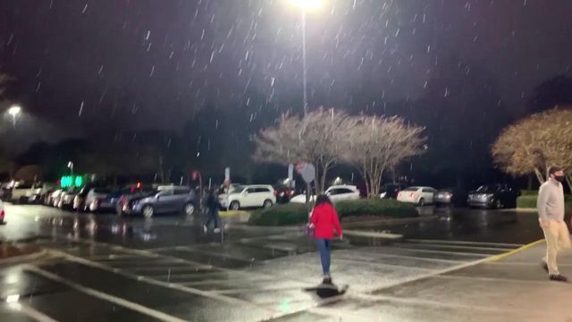 Snow arrives in the Triangle 