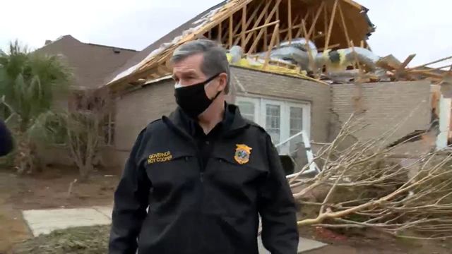 Cooper visits Brunswick area hit by tornado