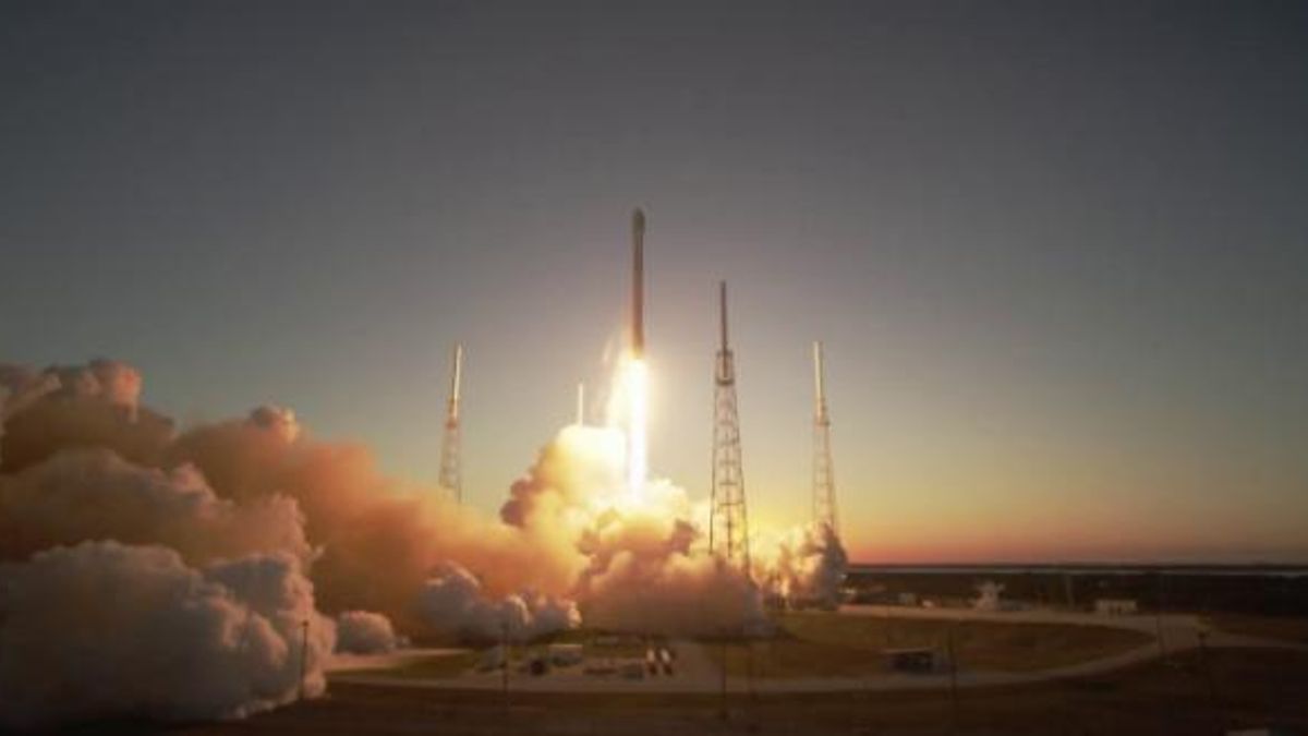 liftoff of NOAA’s Deep Space Climate Observatory (DSCOVR) 