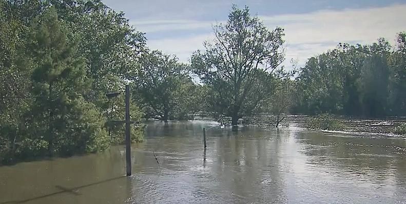 Princeville residents hope levee will save town from flood waters