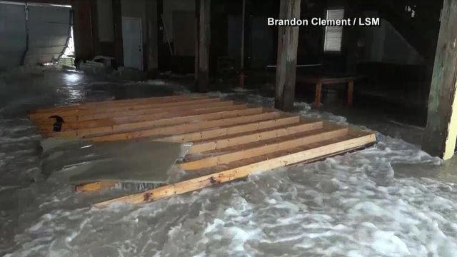 Raw: Flooding damages homes in N. Topsail Beach