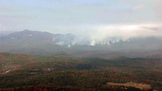 RAW: Wildfire burns part of Pinnacle Mountain