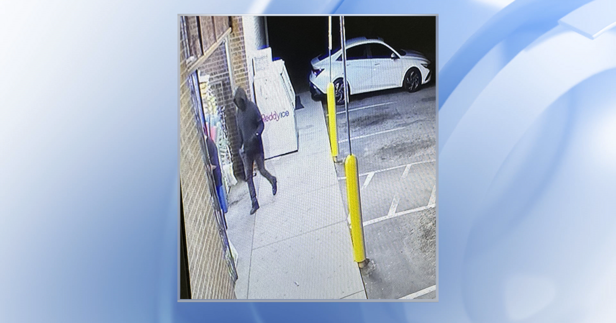 Hoke County deputies search for man accused of armed robbery at Dollar General Store in Raeford