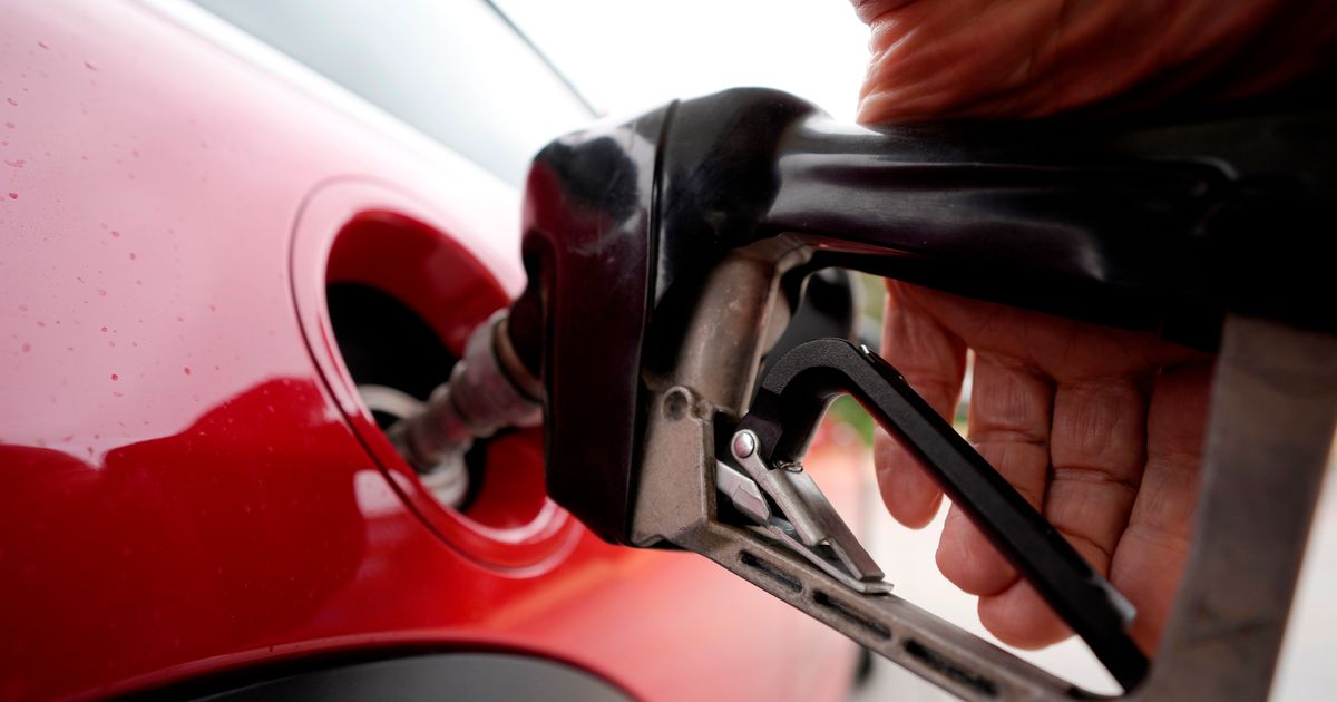 Key inflation gauge worsens, eroding Americans' income and spending power