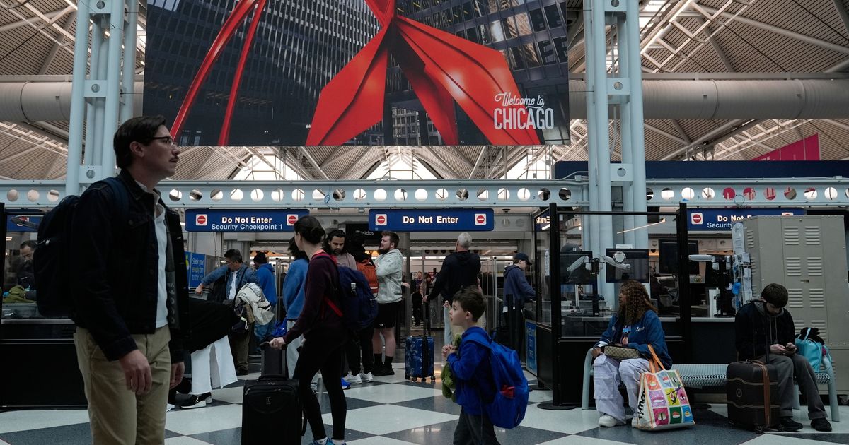 Federal officials order flight cuts at Chicago O’Hare to reduce airport delays