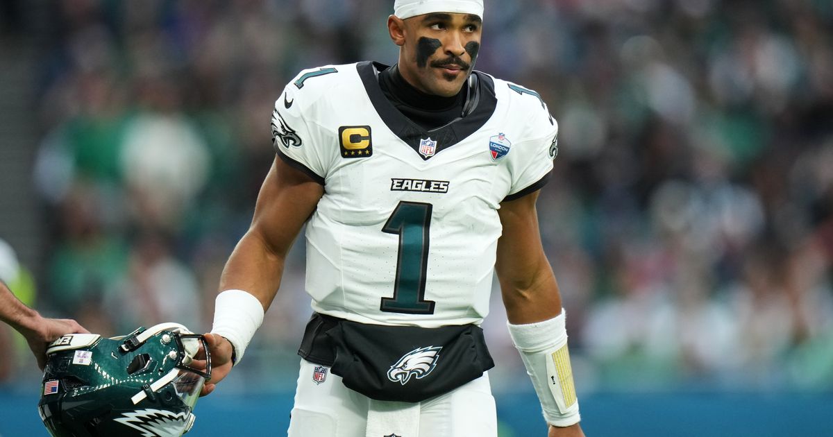 Eagles QB Jalen Hurts placed on injured reserve with blood clot in his calf