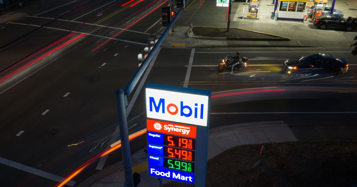 Profit for the biggest US oil companies declined in the first quarter, but only on paper