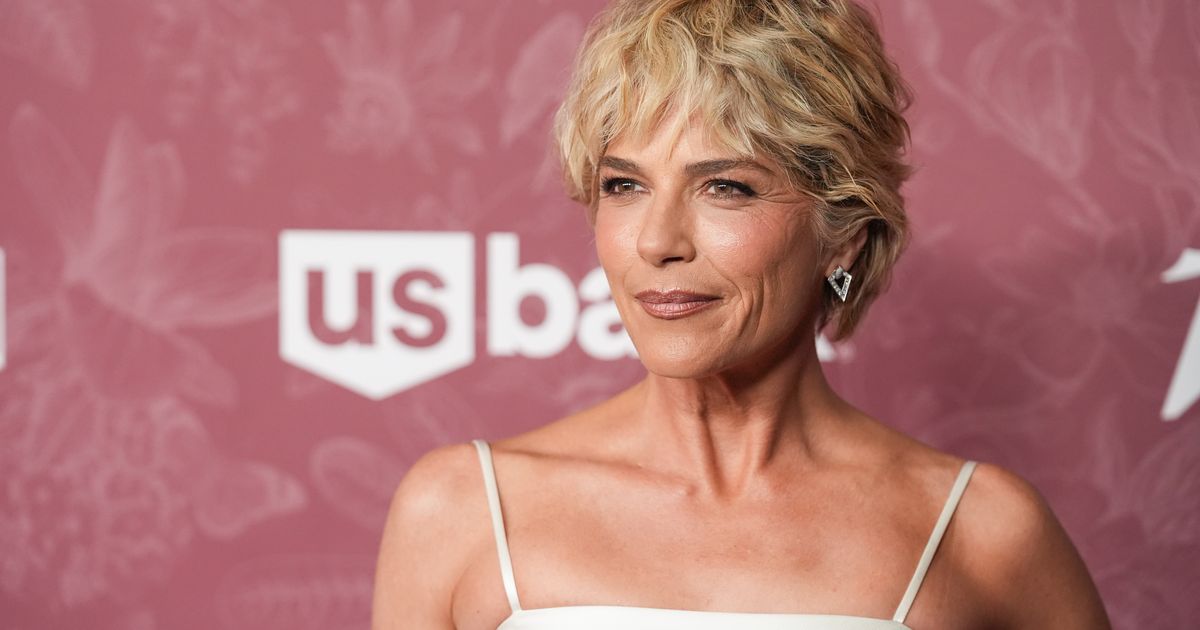 Selma Blair arrested after alleged assault on flight, charged with kicking officer and nurse after