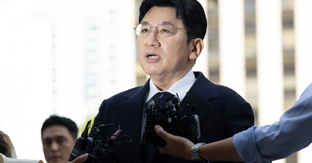 South Korean police seek to arrest K-pop mogul behind BTS