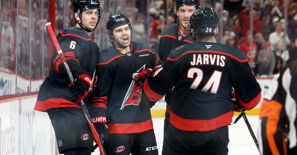 Stankoven, Andersen lead Hurricanes past Flyers 3-0 in Game 1 of 2nd-round series