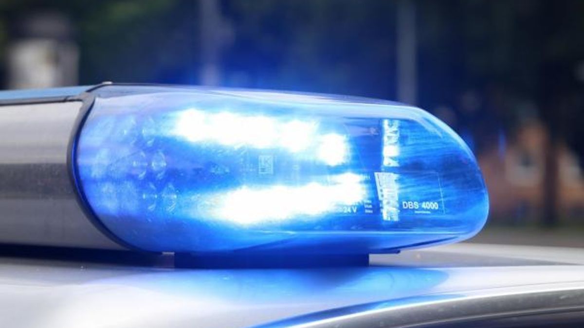 Police : Officer hospitalized after sedan T - boned cruiser at Holly Springs intersection