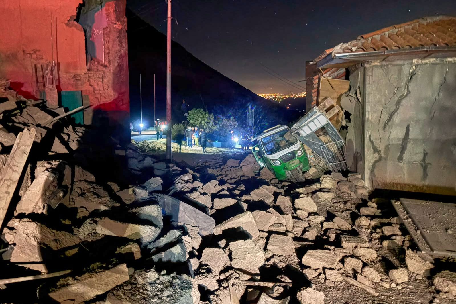 5 . 5 magnitude earthquake hits Peru Andes region and kills at least 5 people