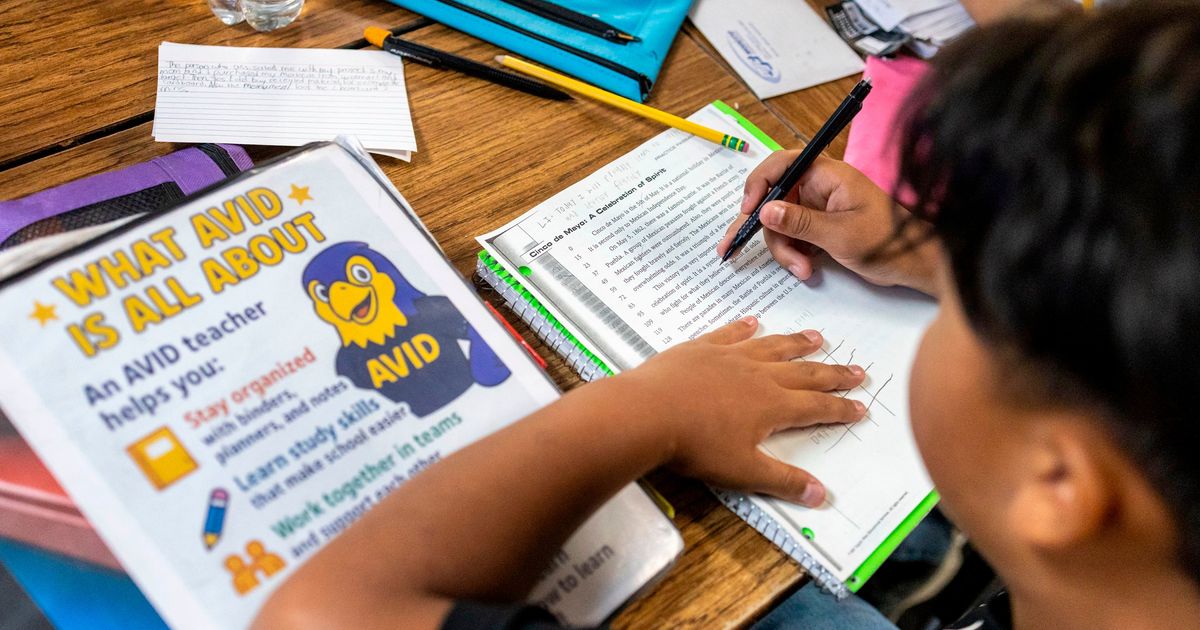 Teens' reading and math scores have stagnated, US test results show