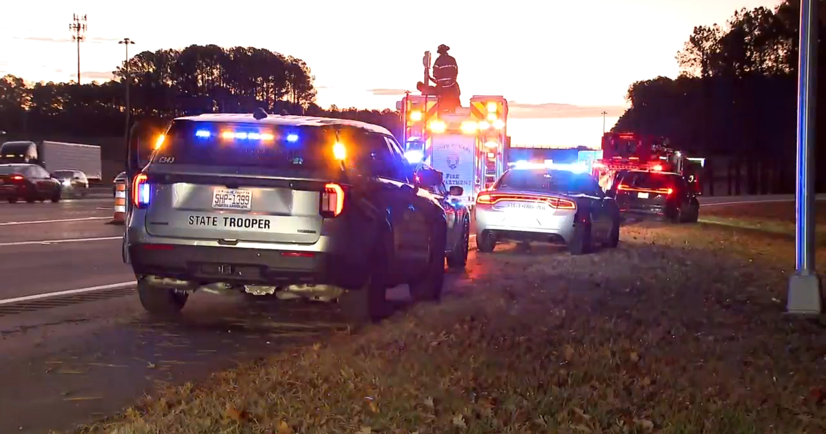 Vehicle crash closes I-40 East exit ramp near Aviation Parkway