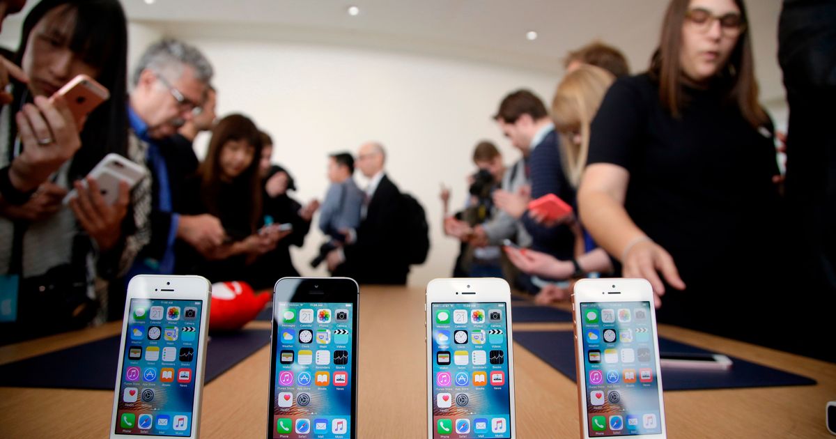 Some iPhone owners could get up to $95 payment after Apple agrees to settle case for $250 million