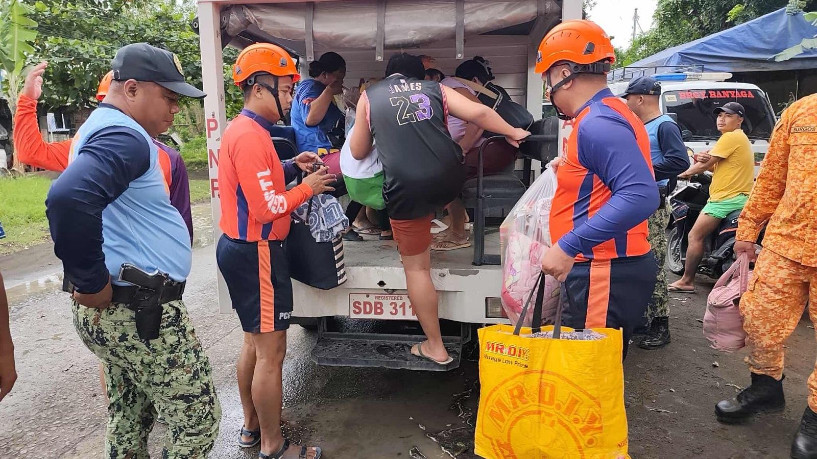 Super Typhoon Fung-wong slams into Philippines after already killing 2 and displacing 1 million
