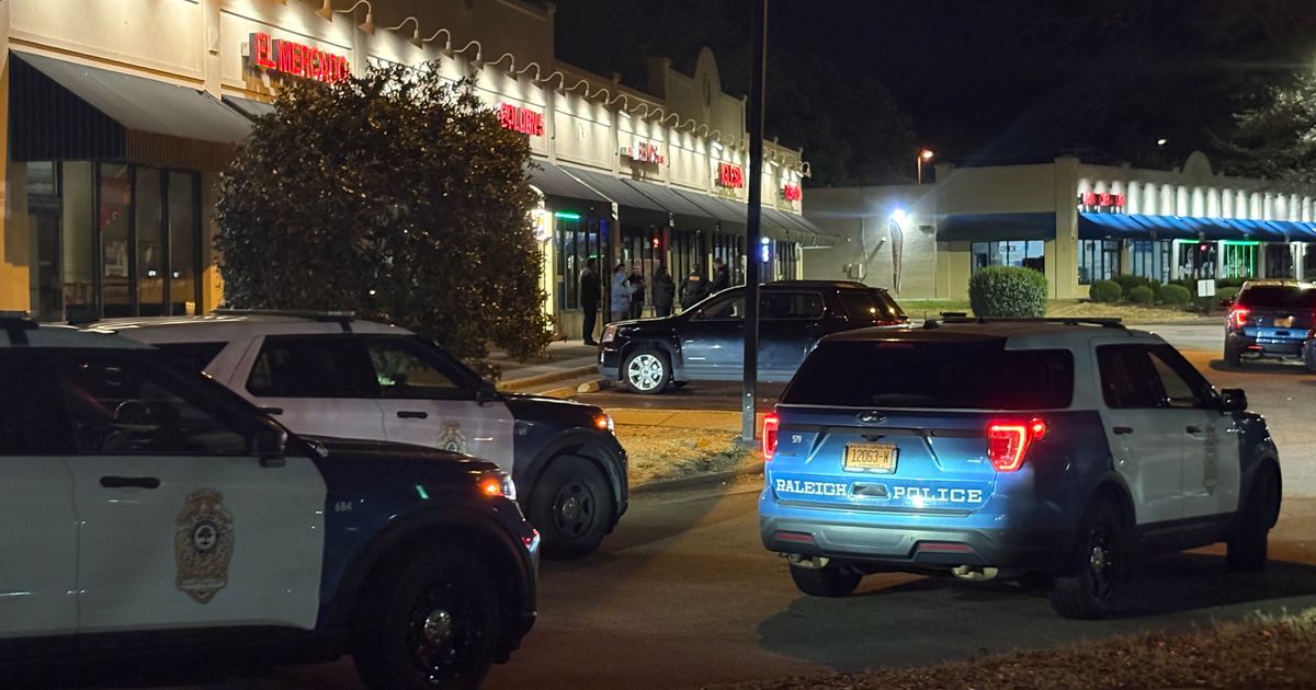 Robbery reported in retail plaza off Capital Boulevard in Raleigh