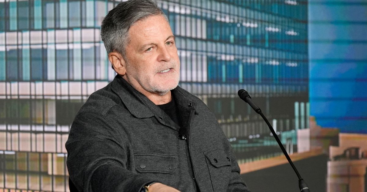 Dan Gilbert pledges $1 billion to redevelop Detroit's Renaissance ...