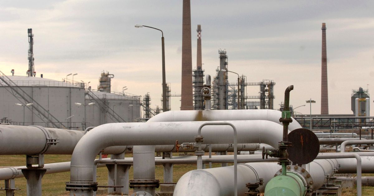 Russian oil to Slovakia resumes flowing through pipeline that crosses Ukraine