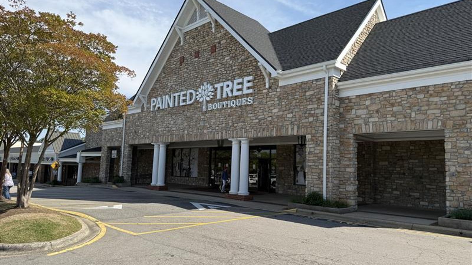 Painted Tree Boutiques abruptly closes all stores