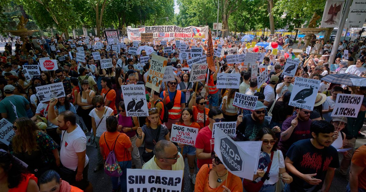Thousands rally in Spain's capital against increasing housing costs :: WRAL.com