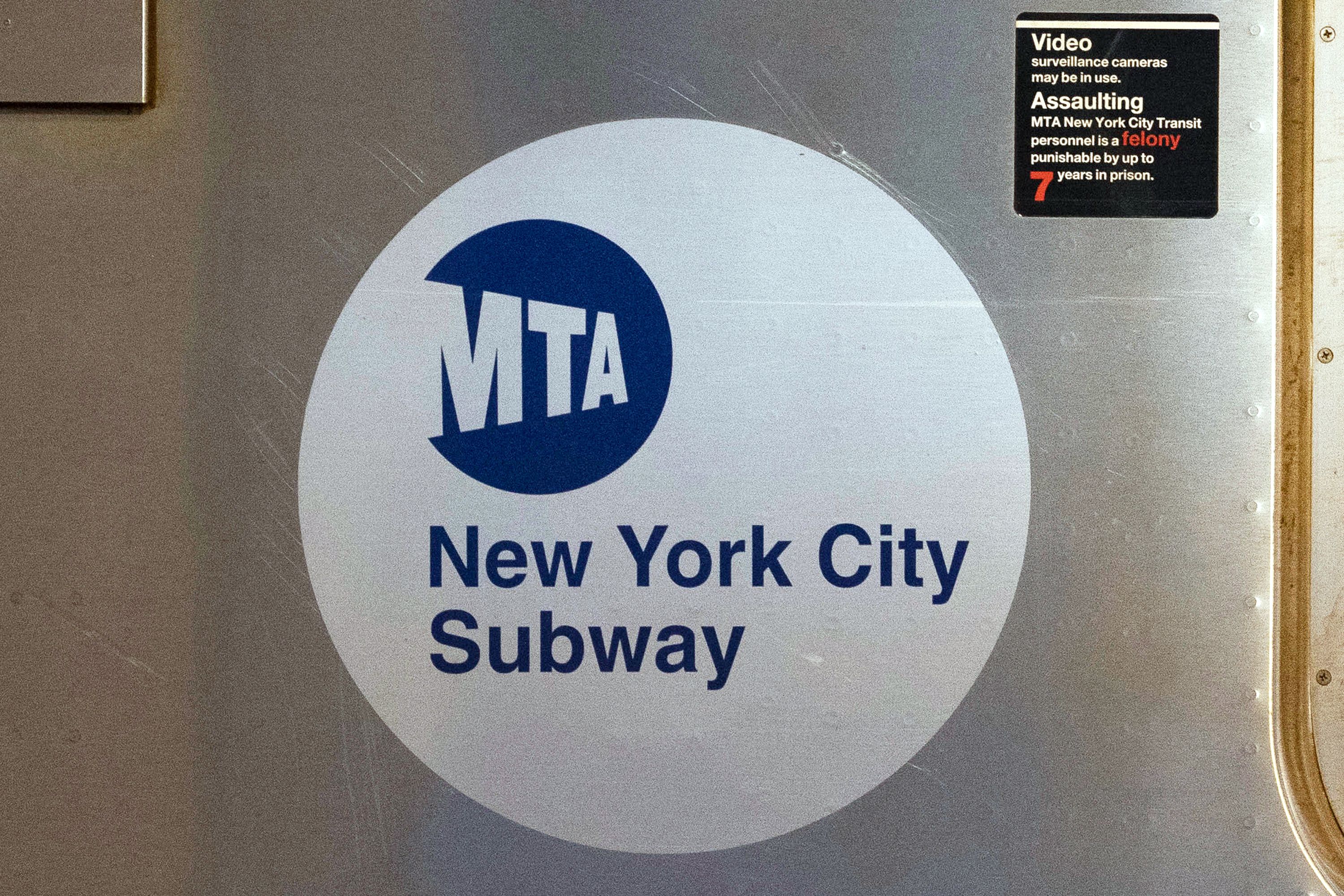 Man shot , killed on subway platform in midtown Manhattan