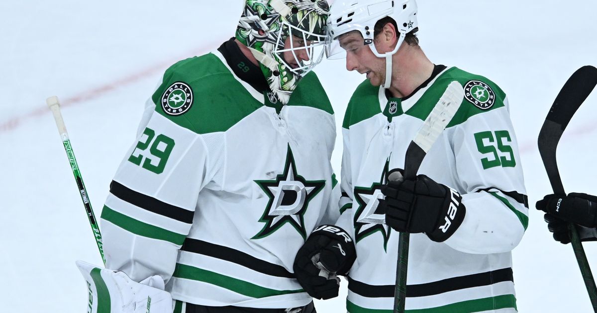 Oettinger has 3rd shutout of season, Hyry scores twice in Stars' 4-0 win over Blackhawks