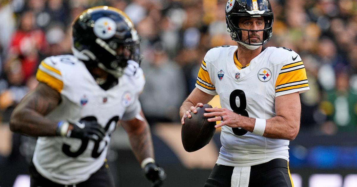 Rodgers throws TD pass in Paris as Steelers beat Saints 16-10 in NFL's regular-season France debut