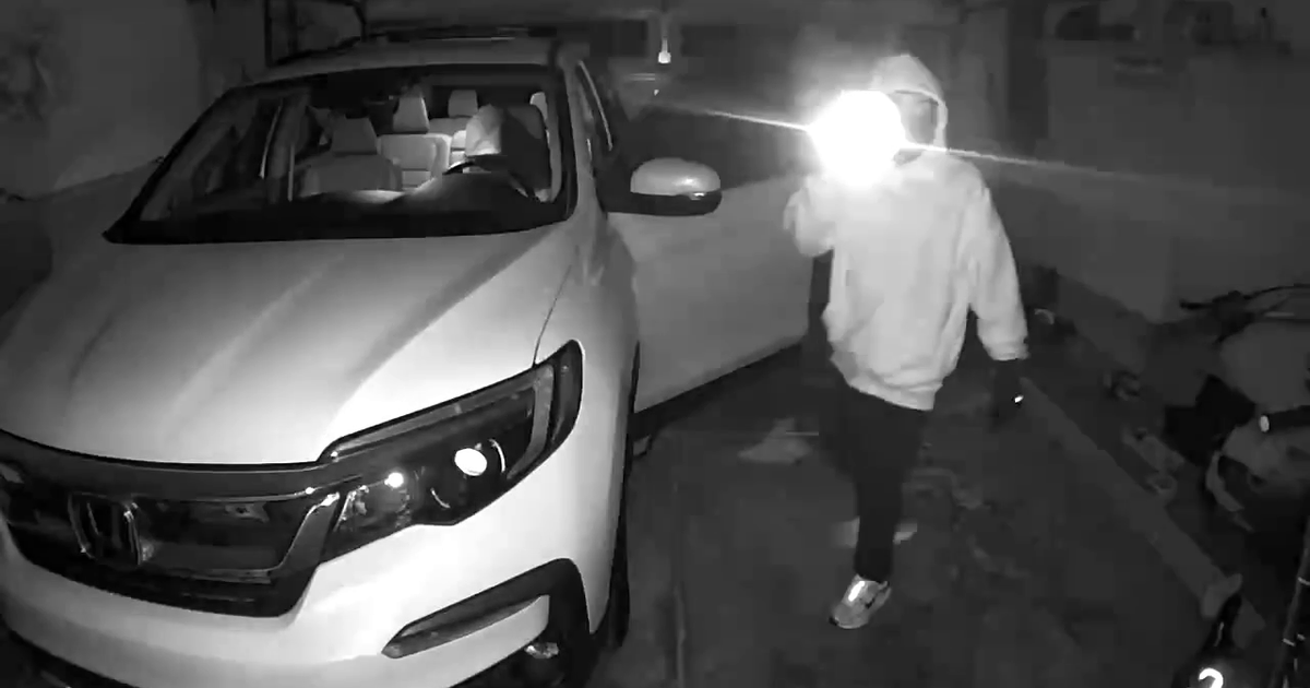 Car break-ins and thefts in Apex neighborhood, sparking community concern