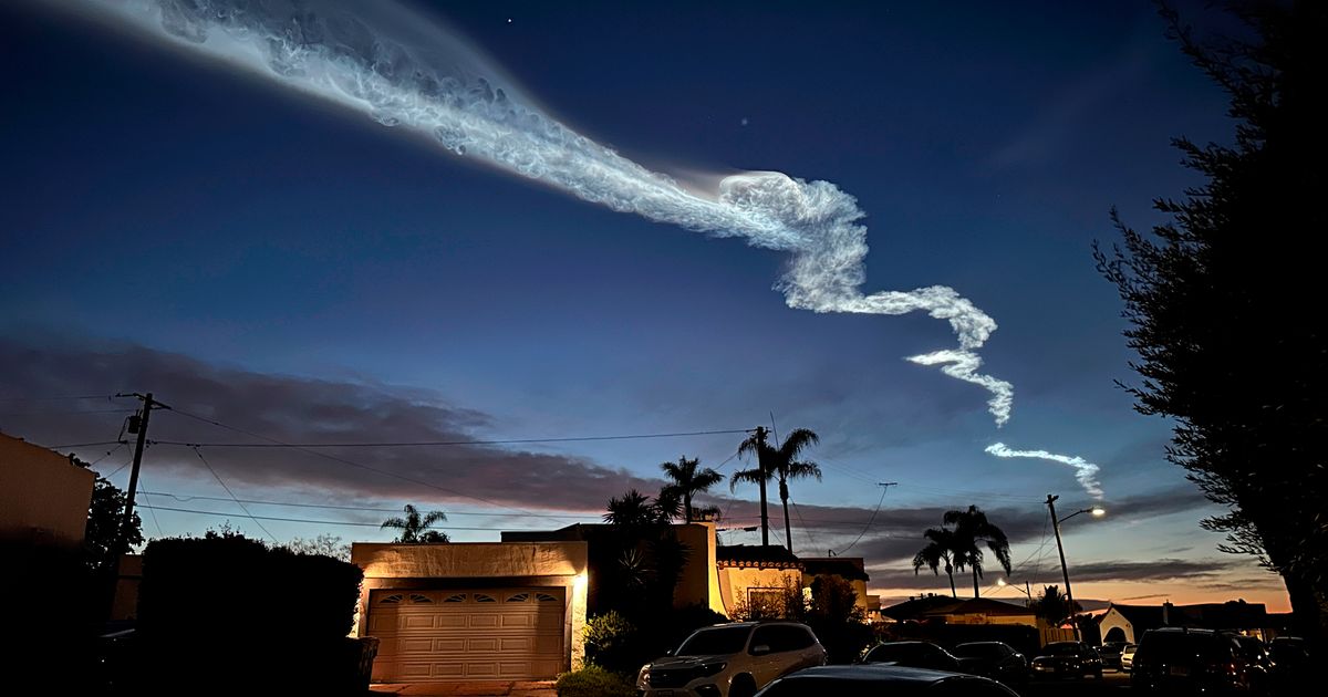 Elon Musk gets an apology from California regulators as a SpaceX lawsuit is settled