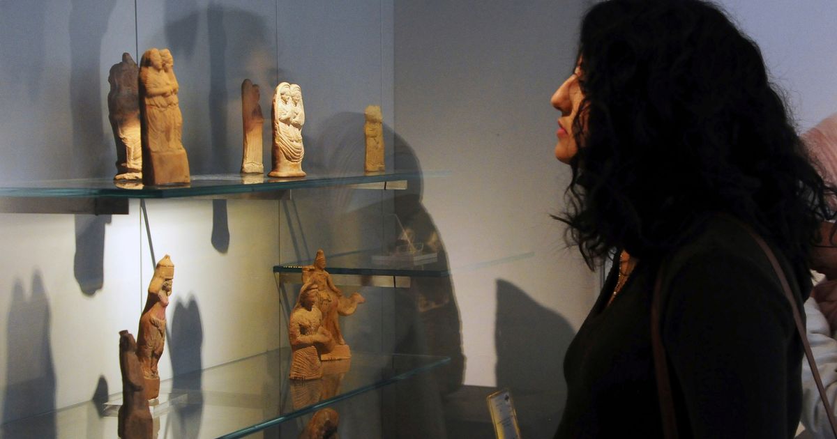 Thieves steal ancient Roman-era statues from the national museum in Syria