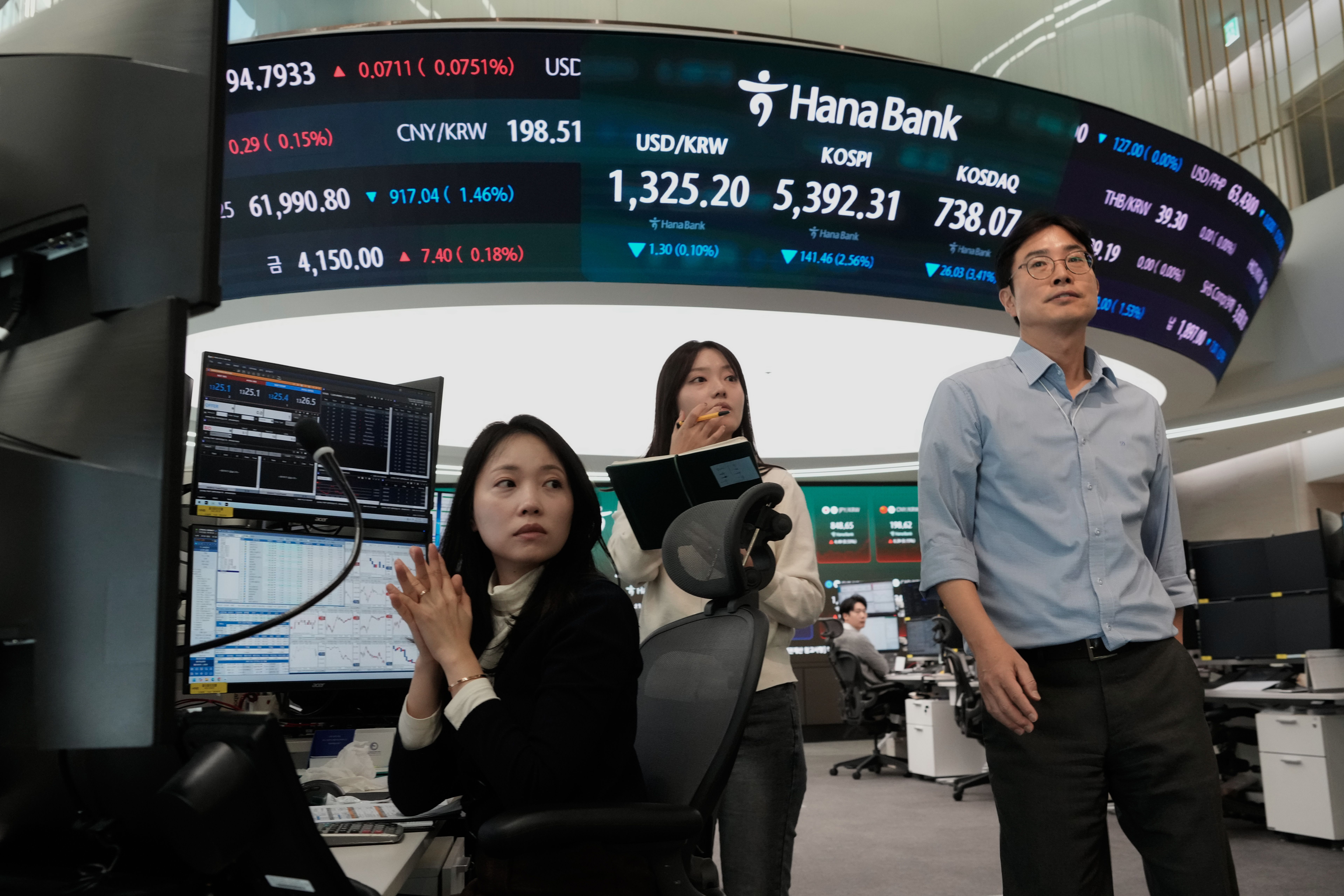 wral.com - ELAINE KURTENBACH — AP Business Writer - Shares fall in Asia after a decline on Wall Street, and oil prices fall more than 1%