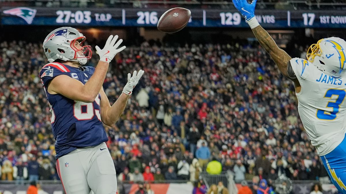 Maye throws late TD pass and Patriots' defense roughs up Herbert, Chargers in 16-3 playoff win :: WRAL.com