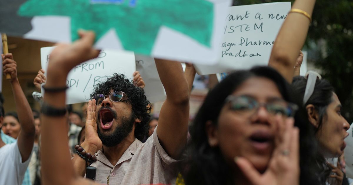India police use tear gas to stop march on Parliament by Cockroach movement supporters