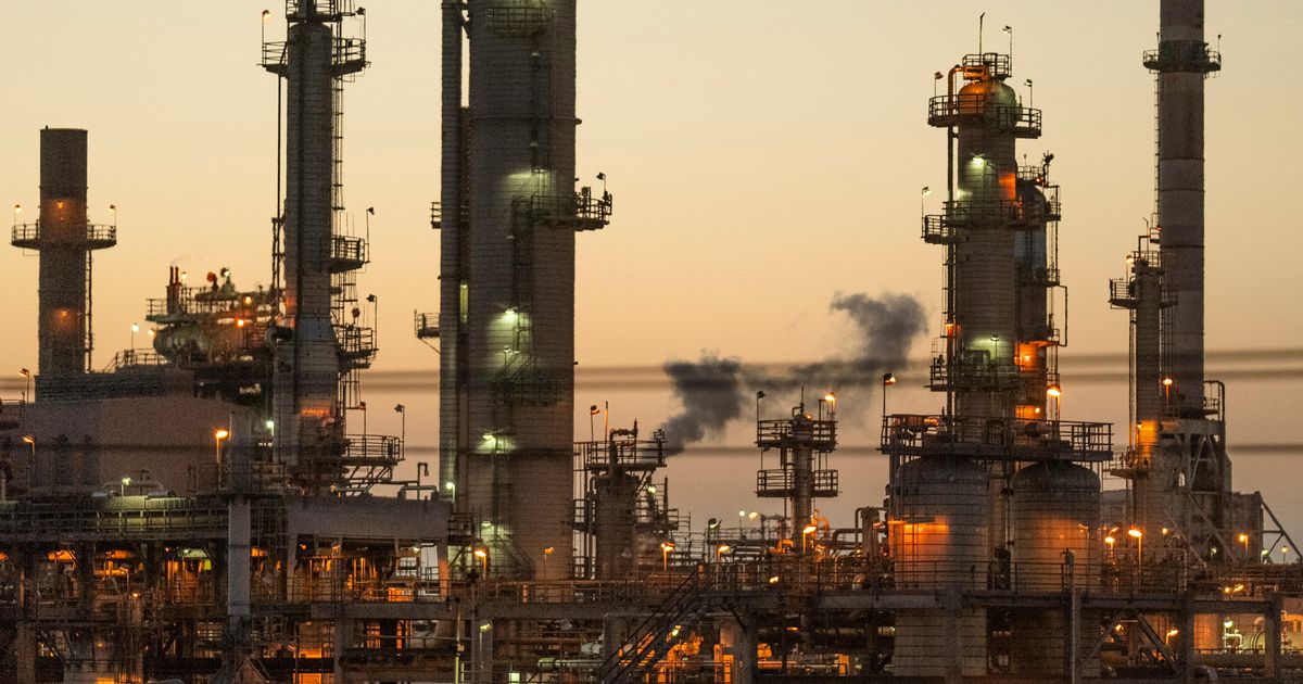 California air regulators update a key climate program, sparking pushback from environmentalists