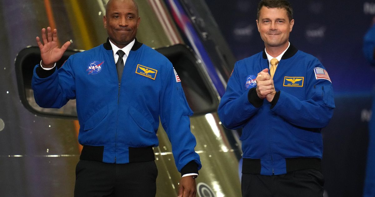 Artemis II Commander and Pilot Retire from Active NASA Duty - News Directory 3