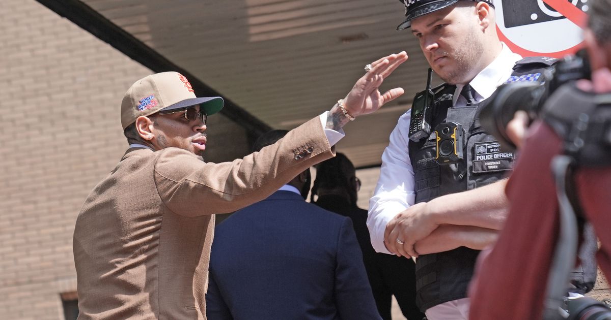 Singer Chris Brown pleads guilty to brawling at a London nightclub