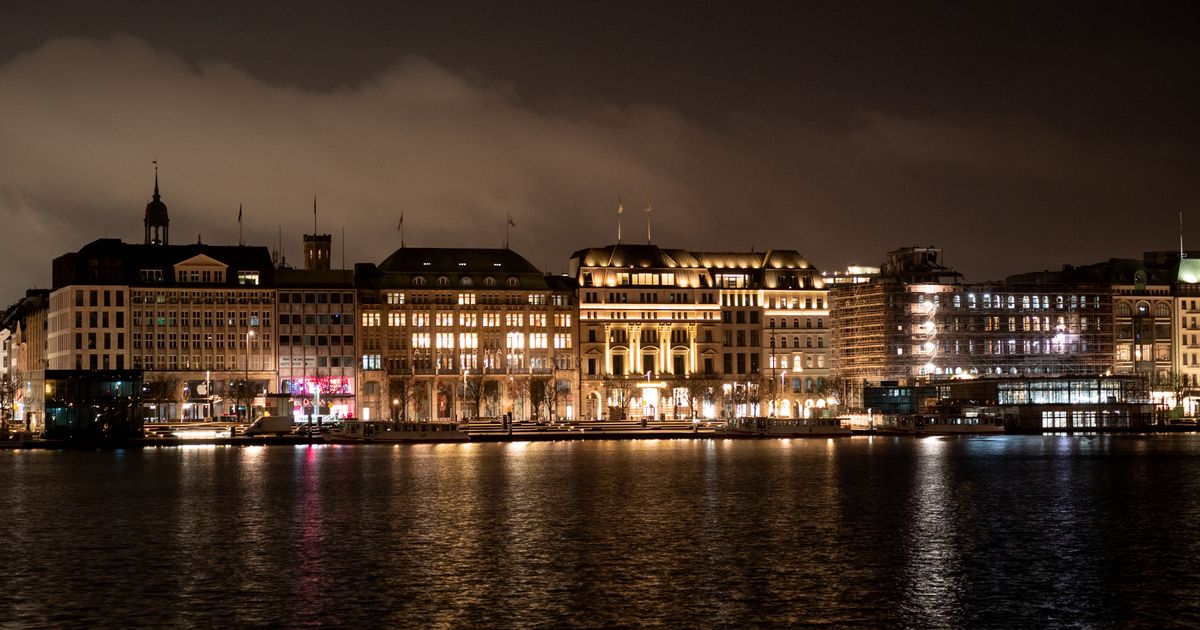 Wolf bites woman in a shopping area in Germany's 2nd-biggest city