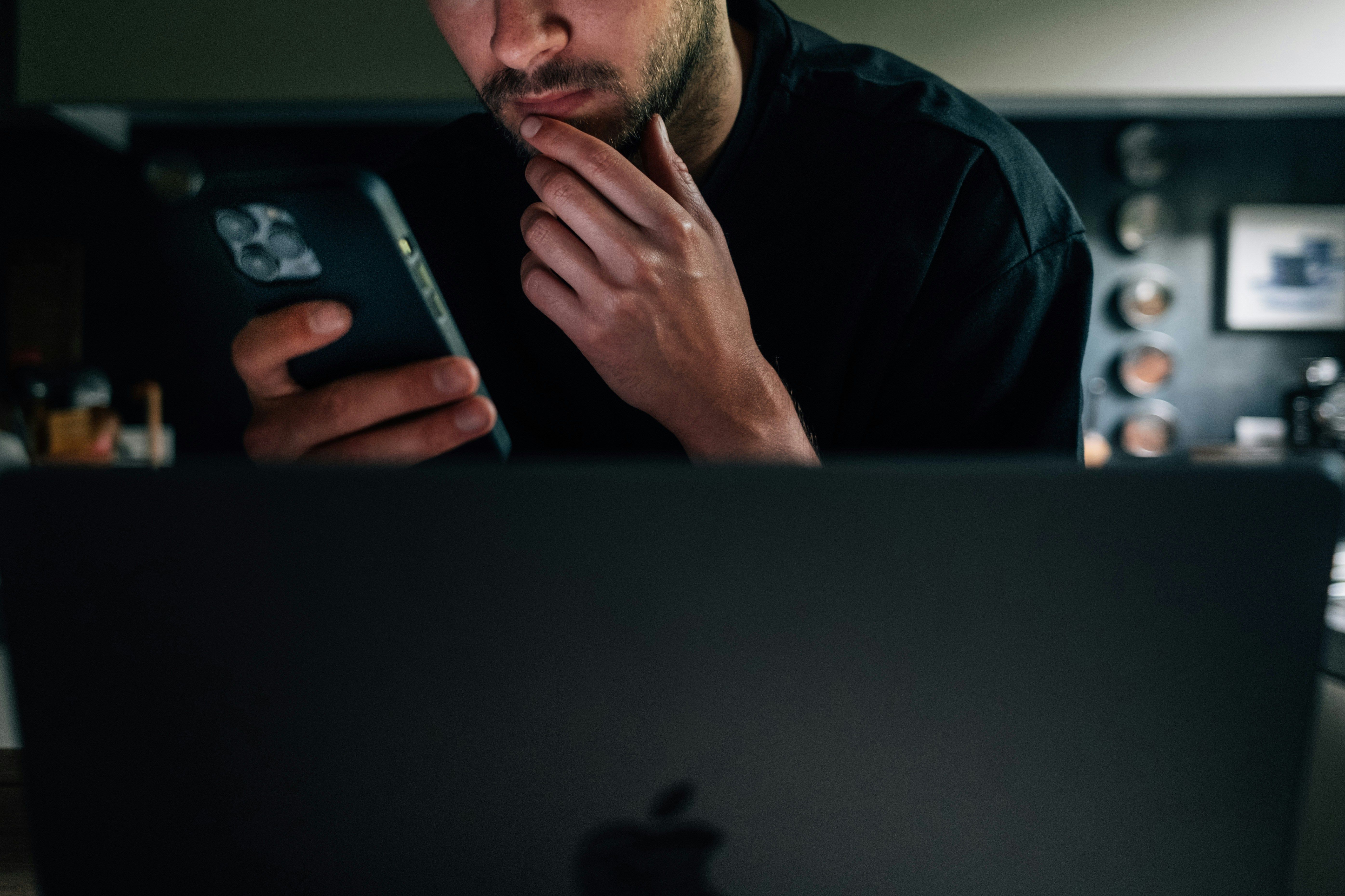 Scammers use these 4 stages to manipulate victims, expert says