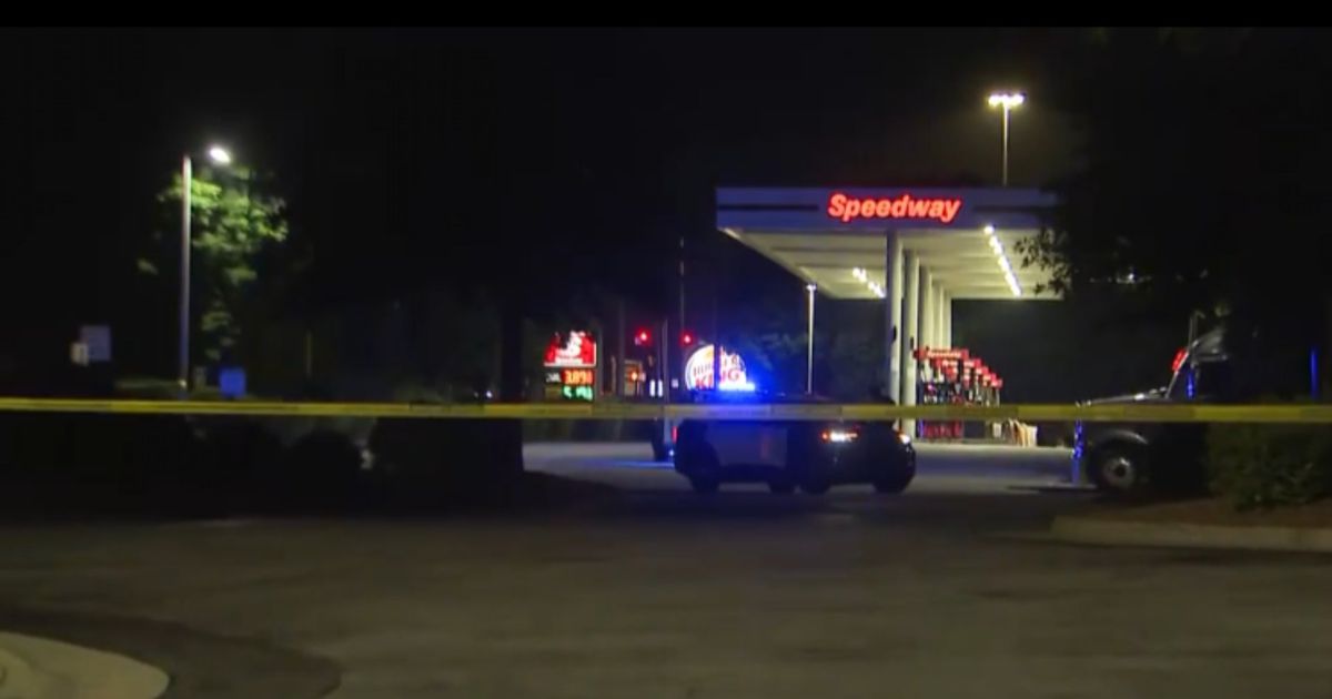 Man walks into Raleigh gas station, claims he was shot