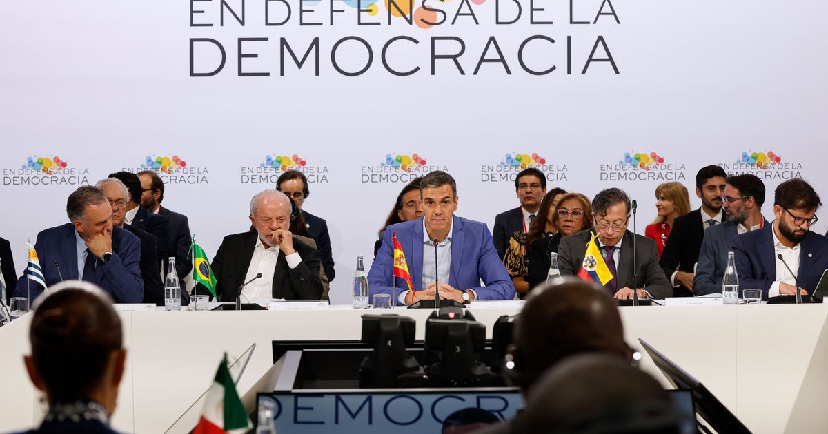 Progressive leaders rally in Barcelona to defend the traditional liberal order