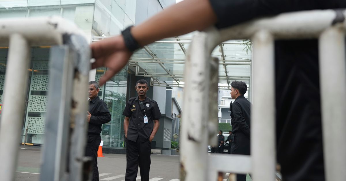 Indonesia arrests former nutrition agency head and officials in corruption investigation