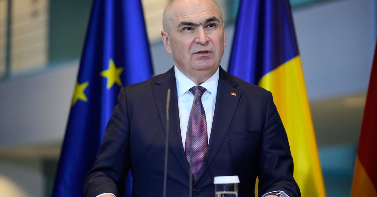 Romania’s Socialists and a hard-right party seek to topple the center-right prime minister