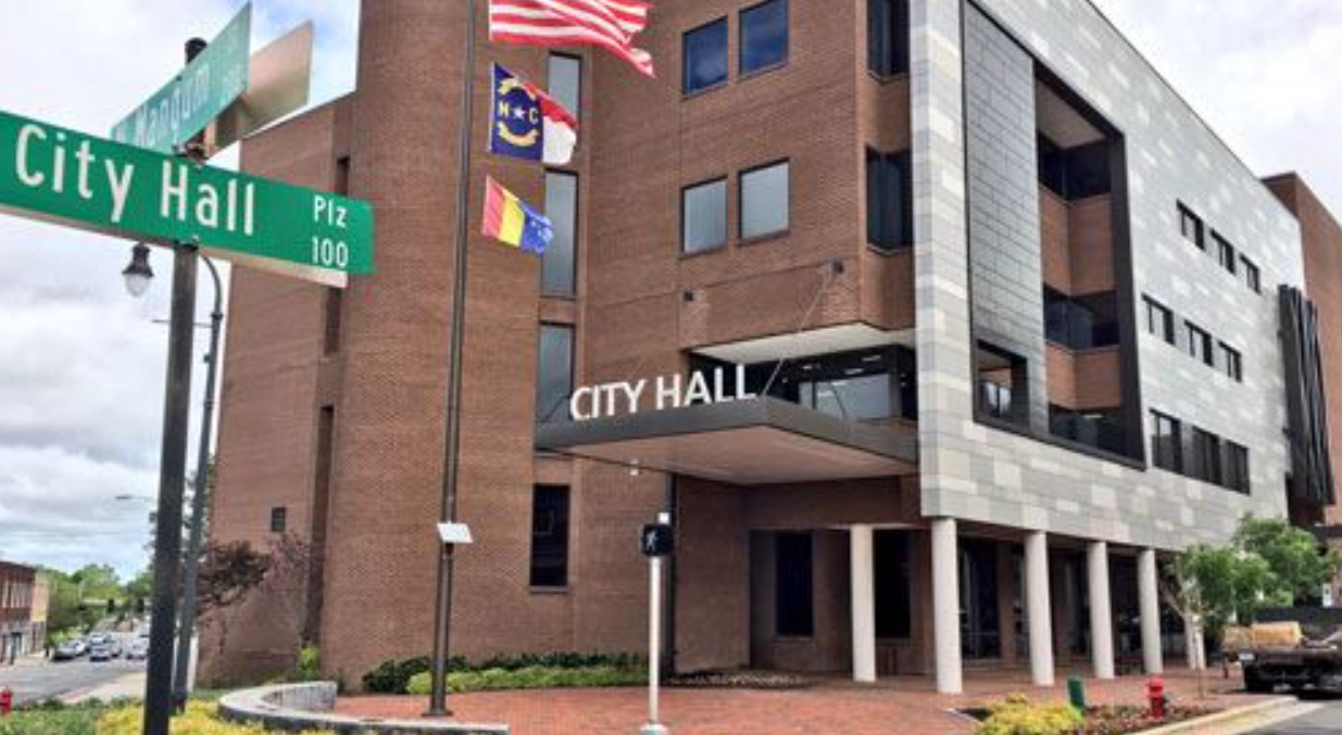3 , 000 customers without power in Durham , delayed opening at city hall